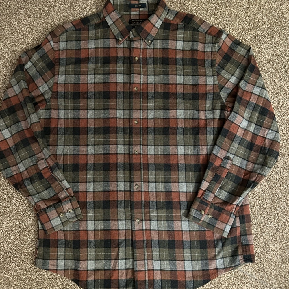 Men’s Pendleton plaid shirt